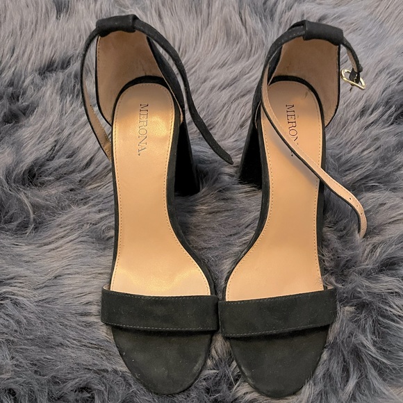 Black strappy heels - Picture 2 of 3